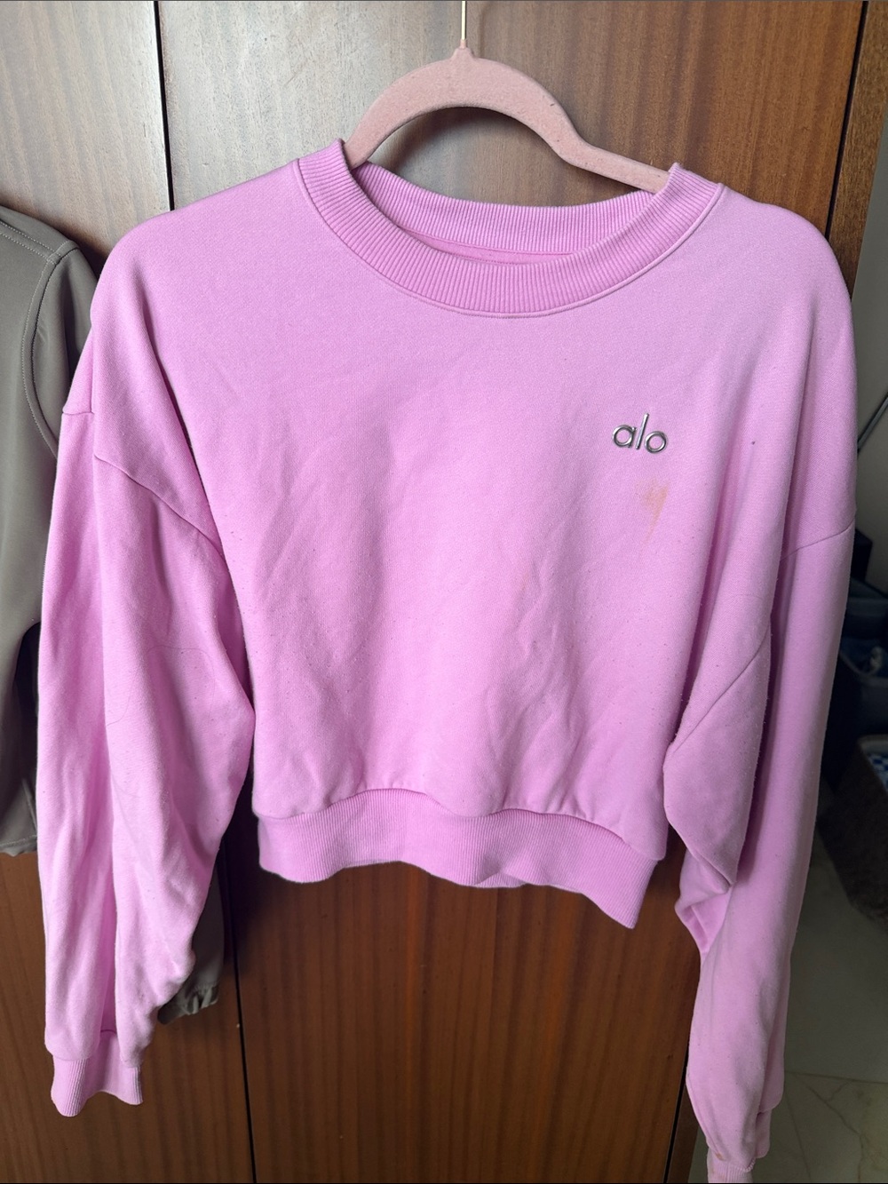 ALO Yoga Light Pink Cropped Crew Sweatshirt